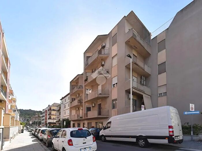 Appartamento con 5 locali in vendita in Via Geronimo Zurita, Cagliari