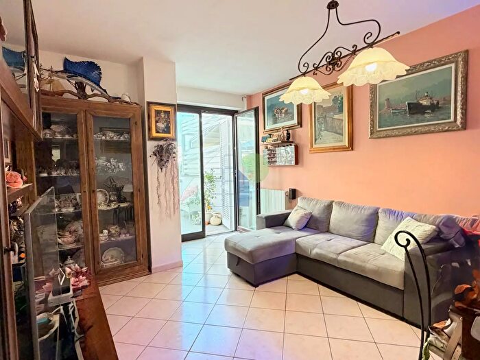 Appartamento trilocale in vendita in Via Renuccio Renucci, Livorno