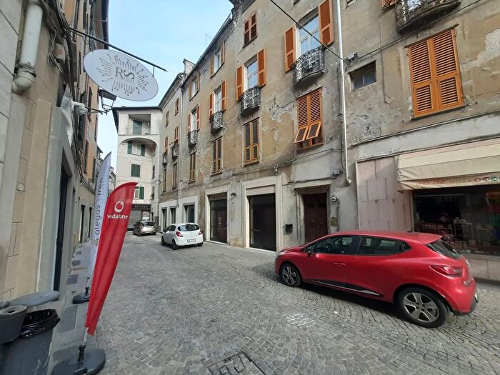 Appartamento quadrilocale in vendita in Piazza Mazzini, Ovada