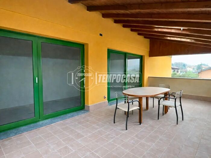 Appartamento quadrilocale in vendita in Via Nazionale, Calco