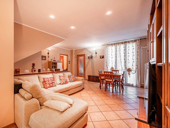 Casa con 8 locali in vendita in Strada Pedemontana, Traversetolo