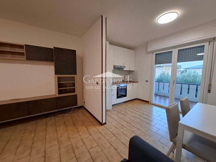 Appartamento trilocale in affitto in Via Galetti, Centro, Padenghe sul Garda