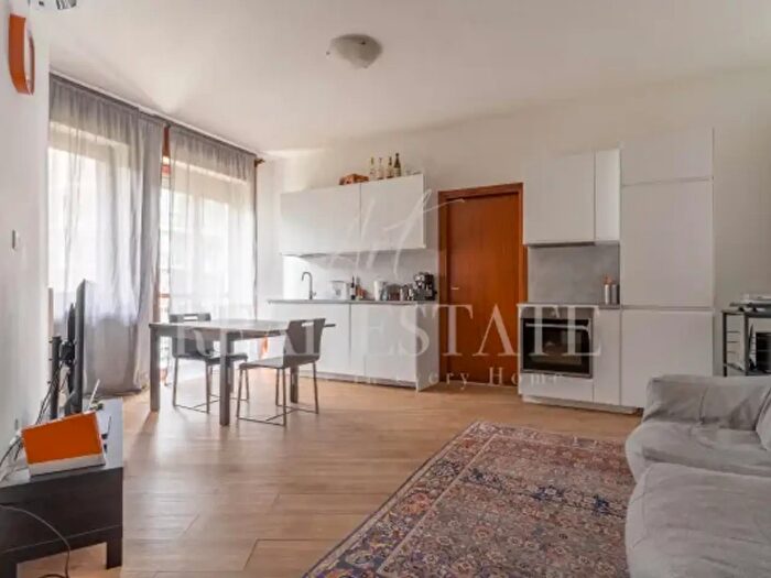 Appartamento trilocale in affitto in Via Luigi Soderini, Milano