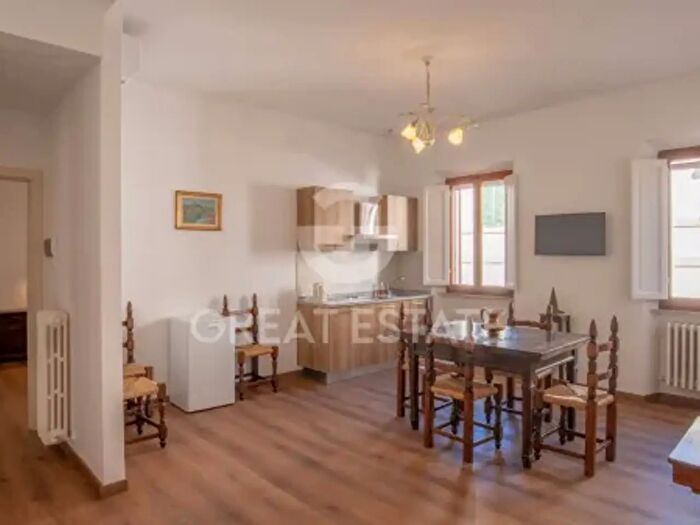 Appartamento con 6 locali in vendita in Via Vittorio Emanuele, Castiglione Del Lago