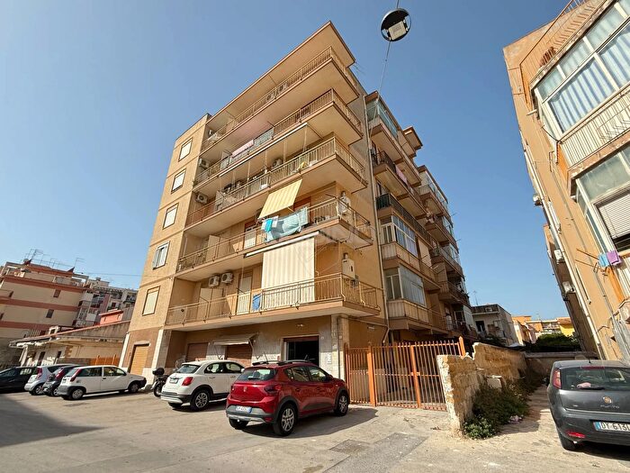 Appartamento trilocale in vendita in Via Montorsoli, Siracusa