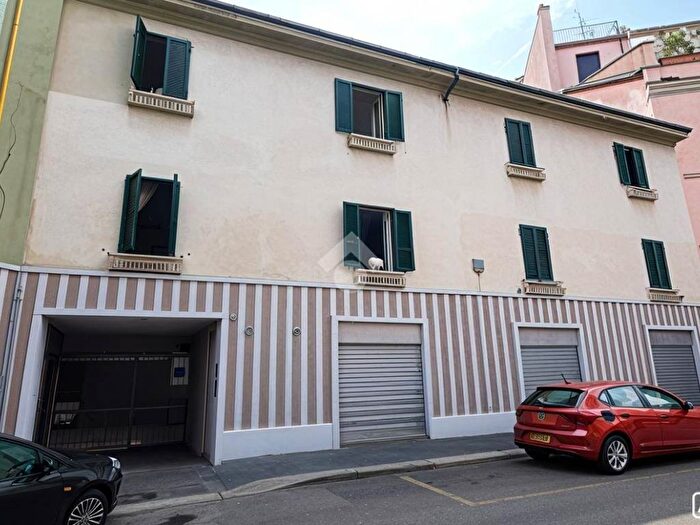 Appartamento trilocale in affitto in Via Luigi Manfredini, Paolo Sarpi, Milano