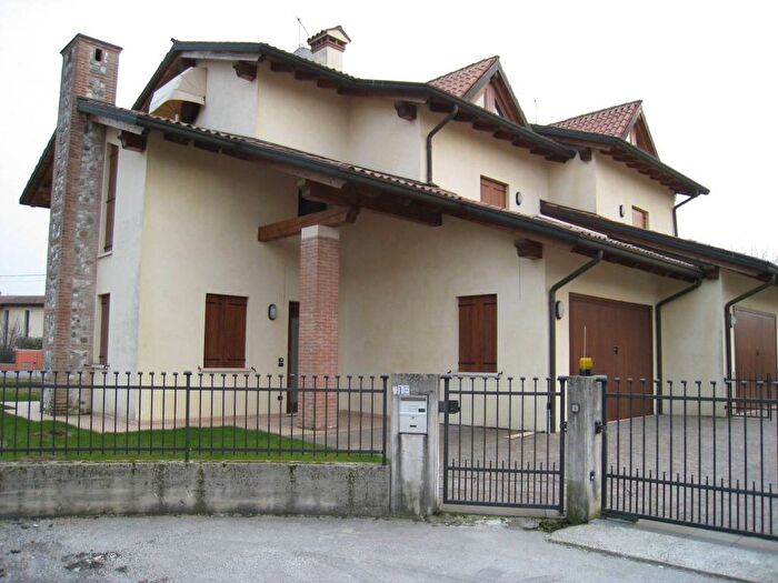 Casa con 6 locali in affitto in Centro, Bressanvido