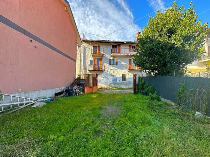 Casa con 9 locali in vendita in Borgata Bussone, Valgioie