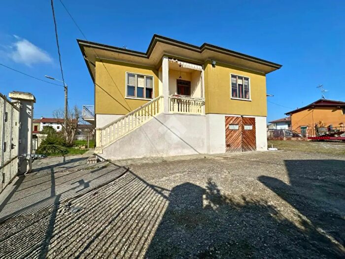 Casa con 8 locali in vendita in Via Giulio Pasta, Ronsecco