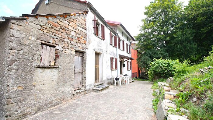 Appartamento con 10 locali in vendita in Via Brelia, Tornolo