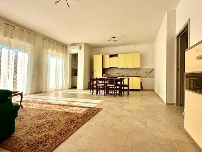 Appartamento con 6 locali in affitto in Via Adrano, Santa Panagia Teracati, Siracusa