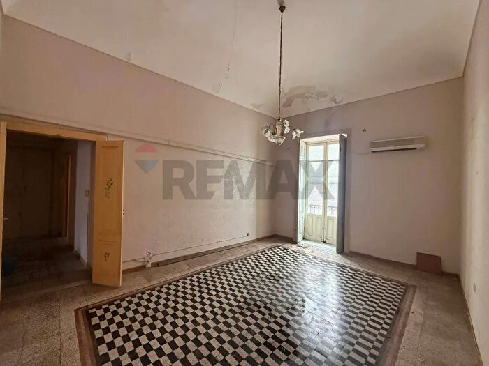 Appartamento trilocale in vendita in Via Dione, Siracusa