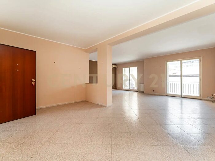 Appartamento con 7 locali in vendita in Viale delle Olimpiadi, Catania