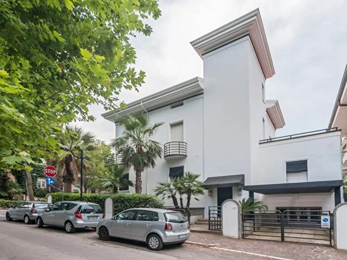 Casa con 19 locali in vendita in Via Leonardo da Vinci, Cattolica