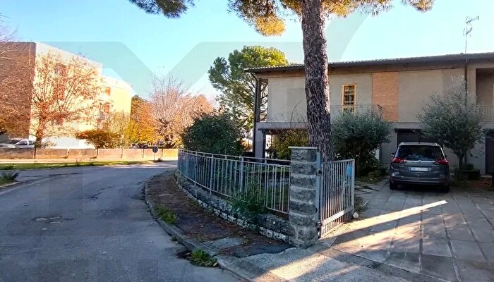 Casa con 8 locali in vendita in Via Toscanini, Bagnacavallo