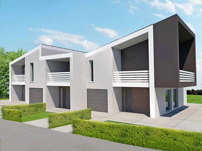 Casa con 6 locali in vendita in Reggio nell'Emilia