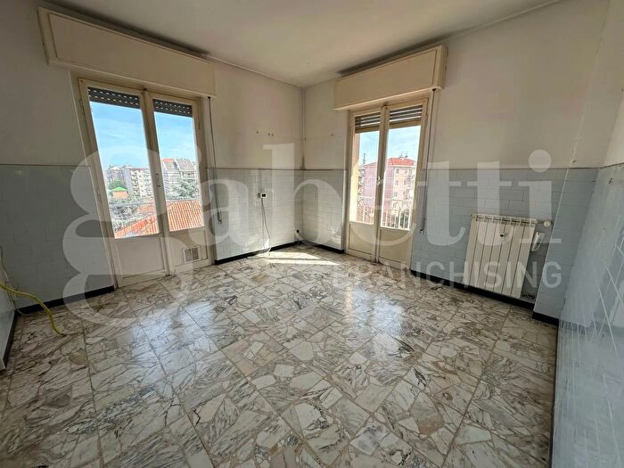 Appartamento con 5 locali in vendita in Via Pola, Albenga