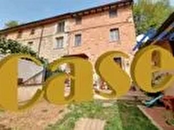 Casa con 6 locali in vendita in Camaiore