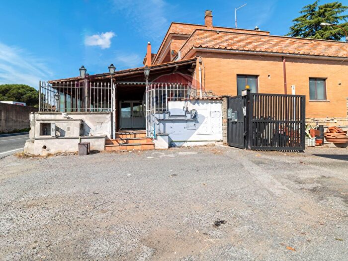 Casa con 7 locali in vendita in Via Arturo Pompeati Luchini, Fiumicino