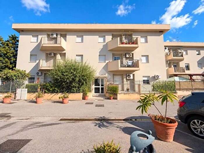 Appartamento trilocale in vendita in Piazza San Francesco, Ficarazzi