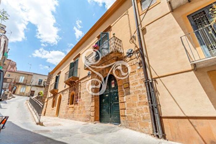 Casa con 6 locali in vendita in Via Bonifacio, Piazza Armerina