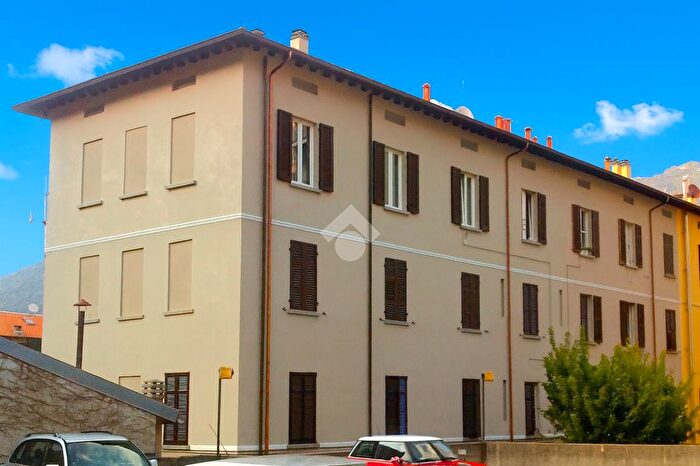 Appartamento trilocale in vendita in Via Milano, Como