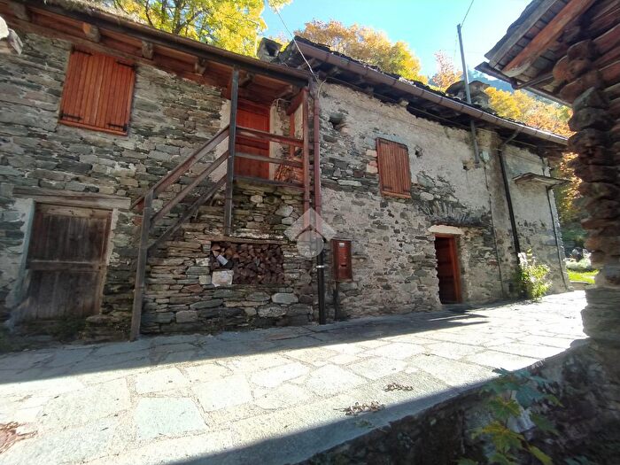 Appartamento trilocale in vendita in Frazione Rovenaud, Valsavarenche