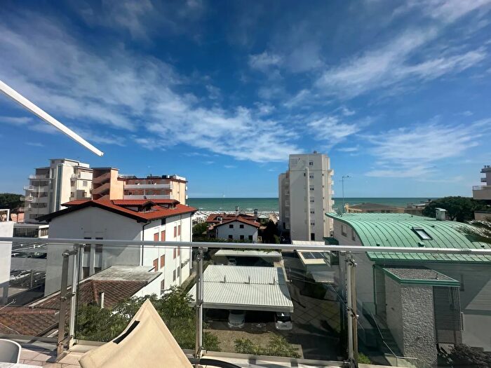 Appartamento quadrilocale in vendita in Via Bafile, Jesolo