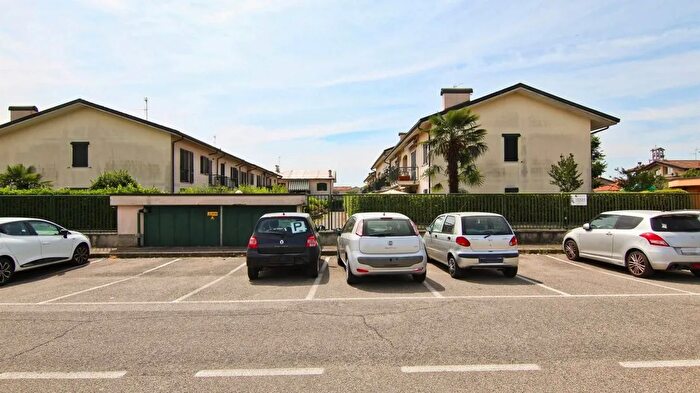 Appartamento bilocale in vendita in Via Padovan Misinto, Misinto