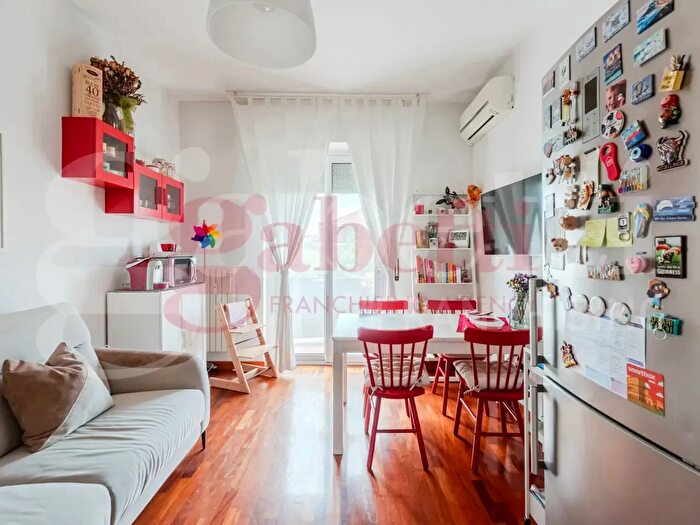 Appartamento trilocale in vendita in Largo Promessi Sposi, Milano