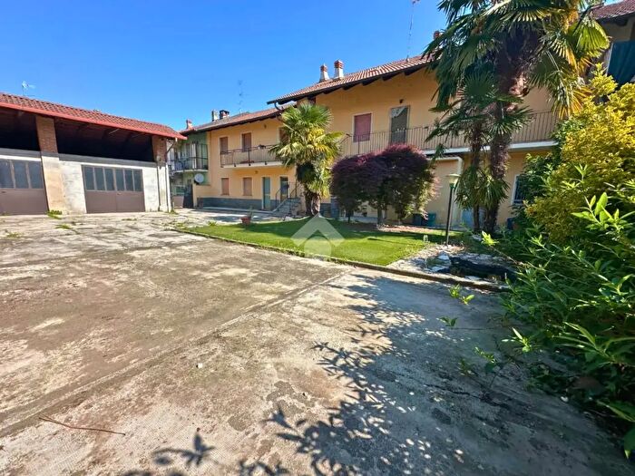 Casa con 8 locali in vendita in Via Roma, Tronzano Vercellese