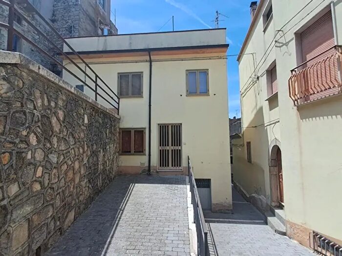 Casa quadrilocale in vendita in Via Vittorio Emanuele III, Montefalcone Nel Sannio