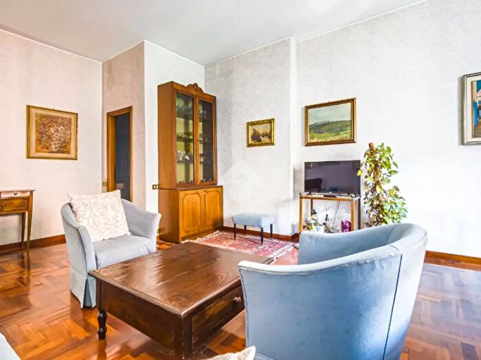 Appartamento trilocale in vendita in Via Sebino, Milano