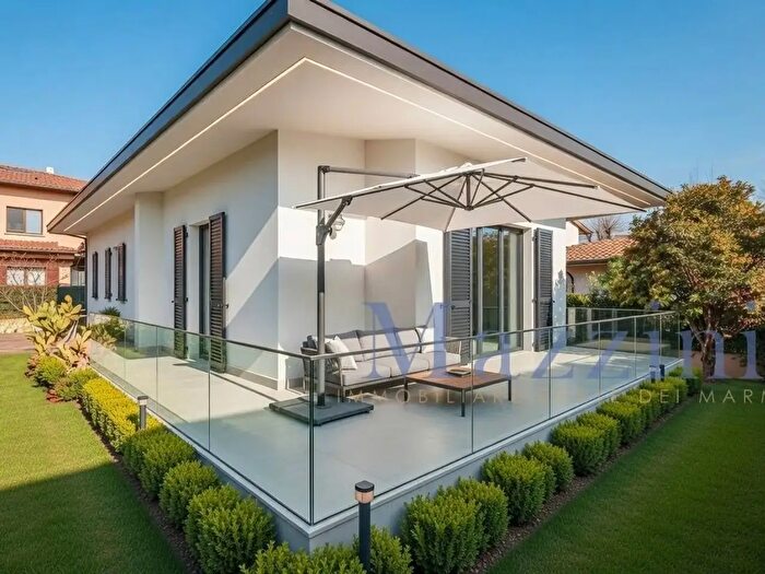 Casa con 12 locali in vendita in Via Trento, Forte Dei Marmi