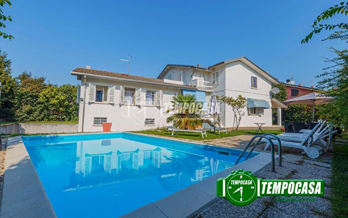 Casa quadrilocale in vendita in Strada Malpaga, Calendasco