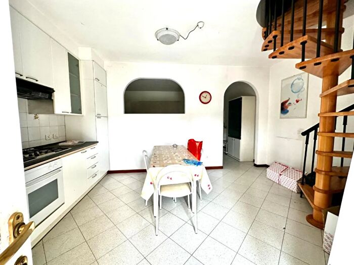 Appartamento trilocale in vendita in Via dei Visconti, Galbiate