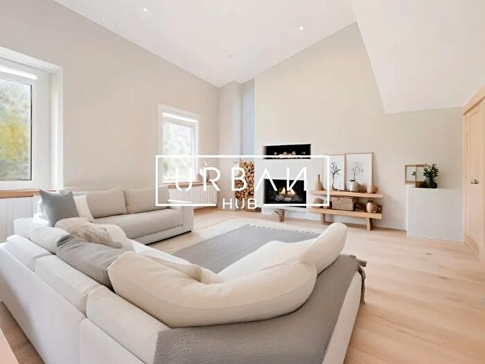 Appartamento con 6 locali in vendita in Corso Vendemini, Savignano Sul Rubicone