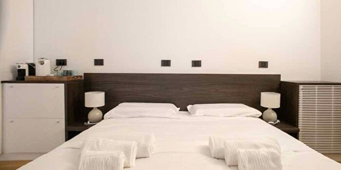 Appartamento bilocale in affitto in Via Madonnina, Brera, Milano