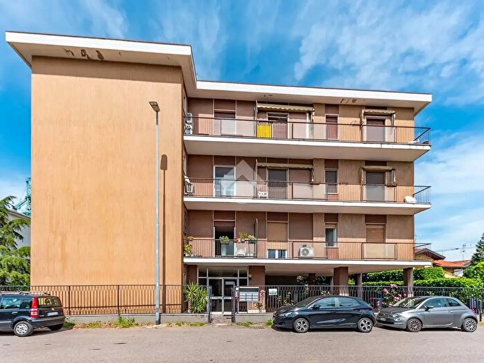 Appartamento trilocale in vendita in Via della Pace, Lainate
