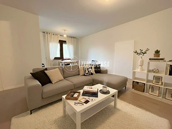 Appartamento trilocale in vendita in Via De Chirico, Monza