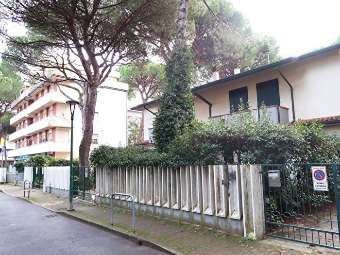 Casa quadrilocale in affitto in Viale Damiano Chiesa, Milano Marittima, Cervia