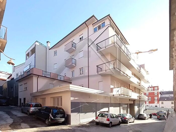 Appartamento trilocale in affitto in Via Camponeschi, L'Aquila