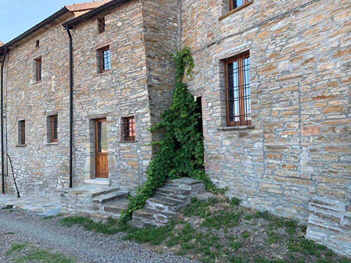 Casa con 5 locali in vendita in Travo