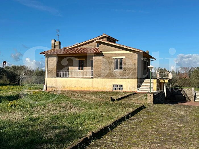 Casa con 7 locali in vendita in Via delle Macerine, Manziana