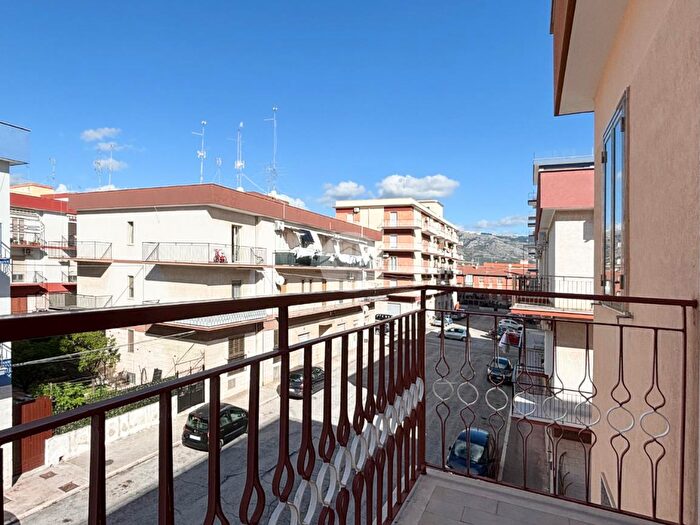 Appartamento con 6 locali in vendita in Via Michele Piccoli, Manfredonia