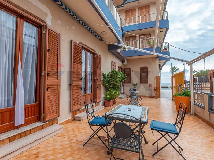 Appartamento con 5 locali in vendita in Via Lungomare Andrea Doria, Ragusa