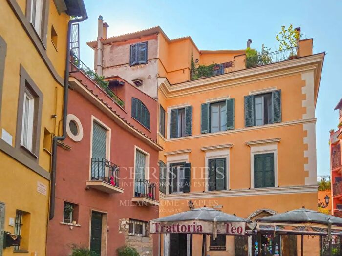 Appartamento con 6 locali in vendita in Piazza dei Ponziani, Roma