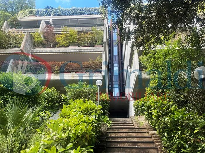 Appartamento con 5 locali in vendita in Via Calalzo, Roma