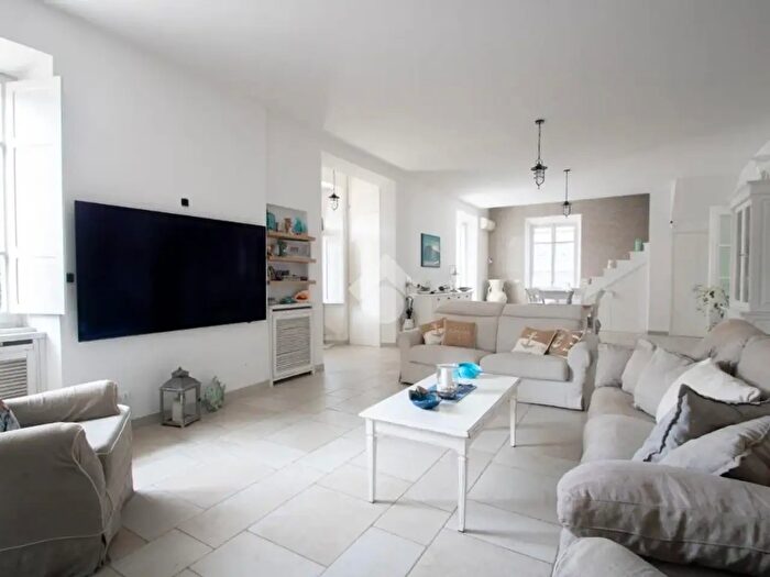 Casa con 10 locali in vendita in Via Giulio Cesare, Santa Marinella