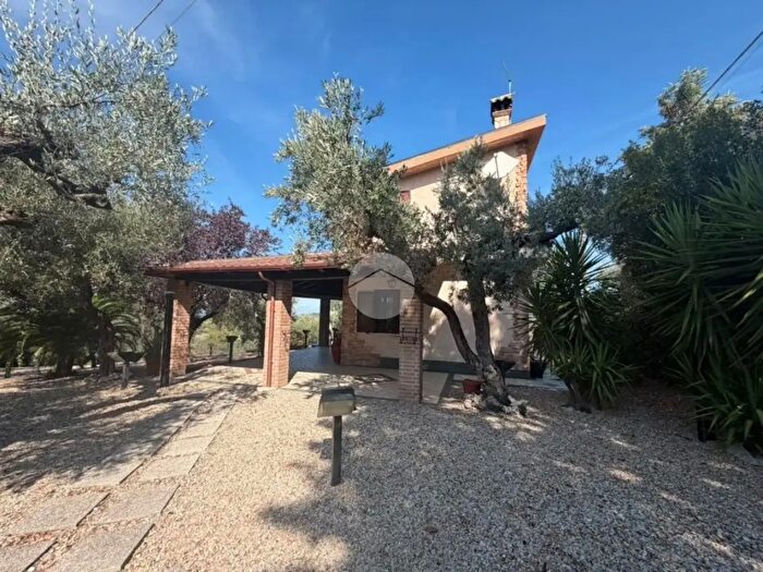 Casa quadrilocale in affitto in Via Pomonte, Fara In Sabina